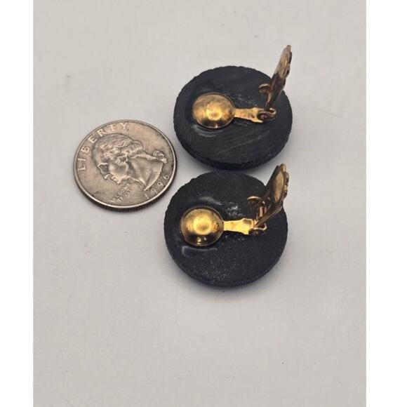 Vintage Black and White Cameo Clip On Earrings One of A Kind - Picture 4 of 4